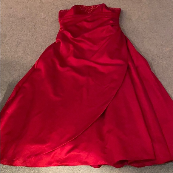 David’s Bridal Red Strapless Formal Gown with Wrap - Picture 3 of 8